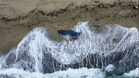 30 personas continúan desaparecidas en la costa italiana. Foto Twitter @descifraguerra.