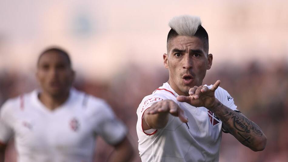 Leandro Fernández, la figura de Independiente ante Sarmiento. Foto: Twitter @Independiente.