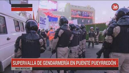 Corte en Puente Pueyrredón de trabajadores despedidos, Canal 26