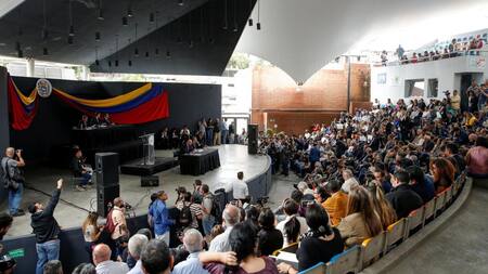 La Asamblea Nacional de Venezuela sesionó en un recinto alternativo, Reuters