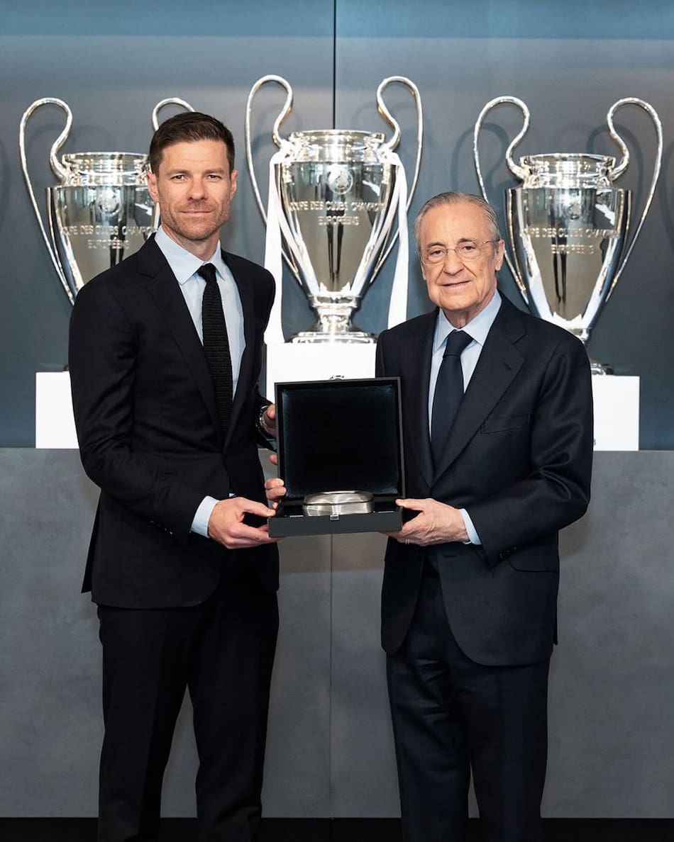 Xabi Alonso junto a Florentino Pérez, en su presentación como nuevo DT del Real Madrid. Foto: Instagram/@realmadrid