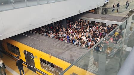 Demora y tensión en el subte C