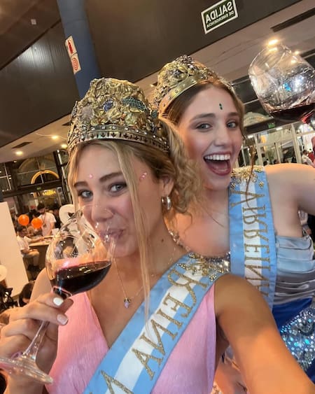 Agostina Saua, de Ciudad de Mendoza y Rocío Neila de San Carlos, Reina y Virreina de la Vendimia 2024. Foto: Instagram.com/agostina.saua
