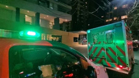 Profesionales del SAME contuvieron a los papás de la víctima. Foto: NA.