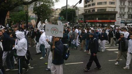 Protesta de trabajores de Cresta Roja (Twitter)