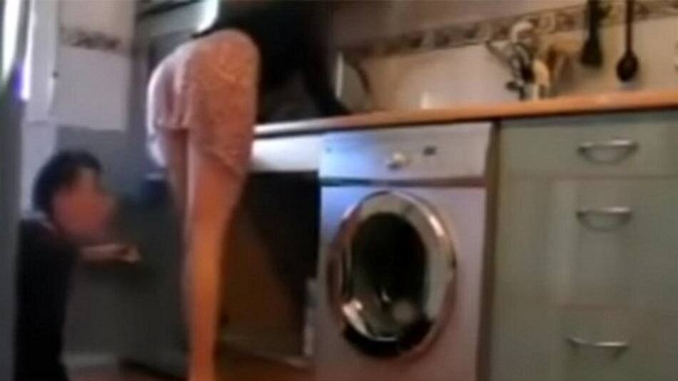 Esposa lo engaña con el plomero