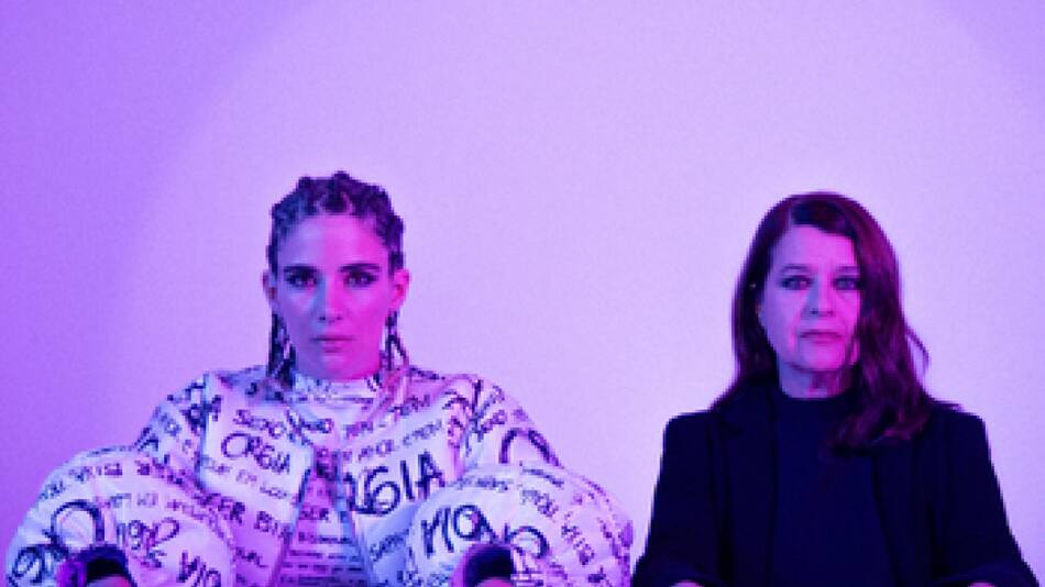 Entrópica estrena "Juego Amoroso" junto a Cecilia Aguayo.