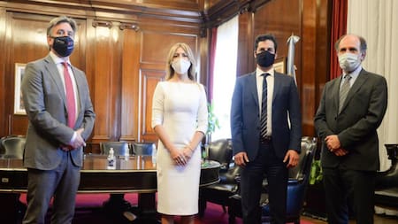 La primera dama Fabiola Yáñez acordó la donación de equipamiento para 150 salas pediátricas