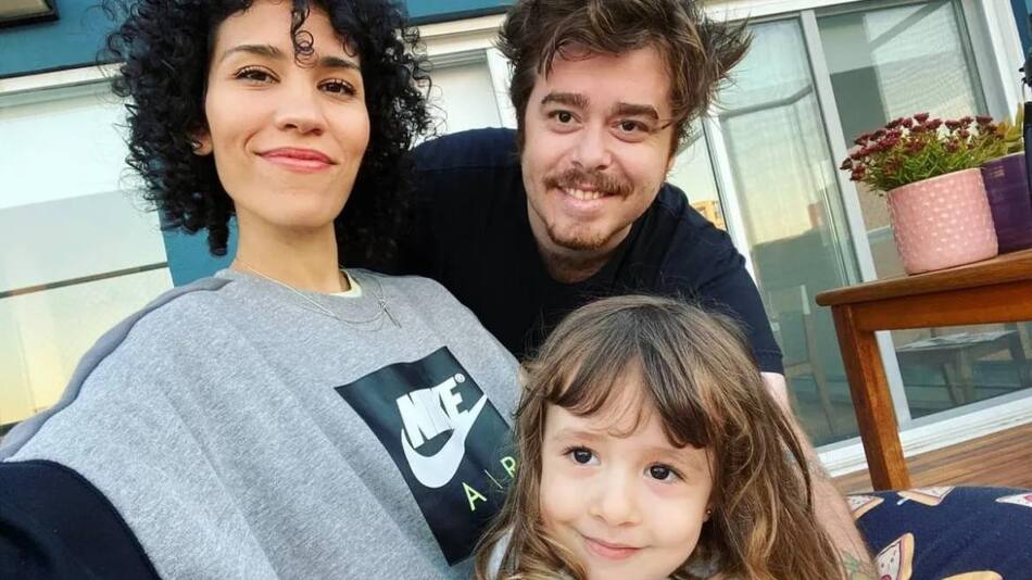 Migue Granados junto a su pareja y su hija.