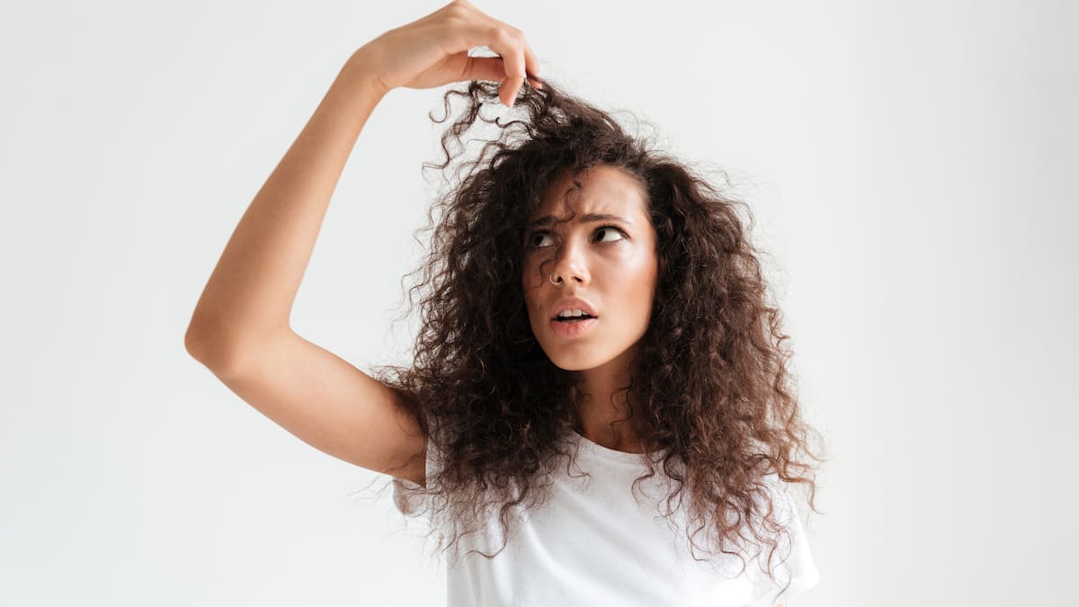 Cuáles son los mejores peinados para controlar el frizz