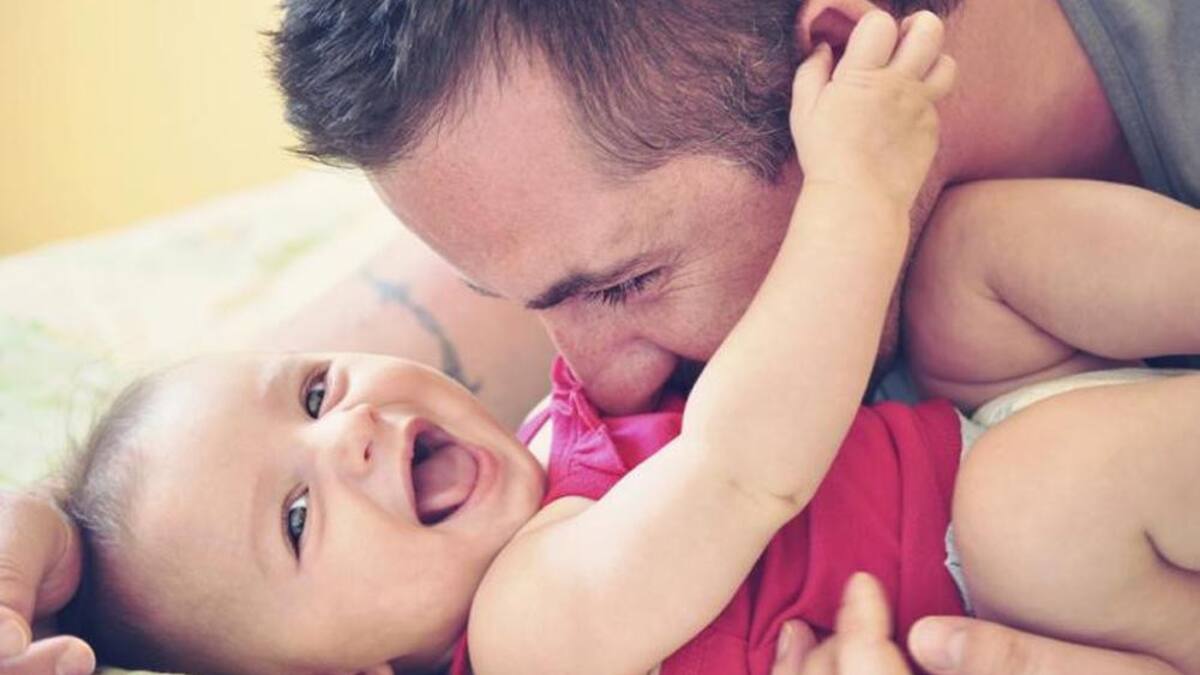 Padre y bebé - Hijos - Paternidad