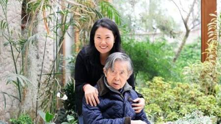Keiko Fujimori y su padre el expresidente de Perú. Foto: X
