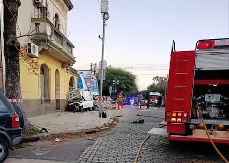 Un tren de la línea Sarmiento atropelló una camioneta. Foto: X @TrenSarmientoFC