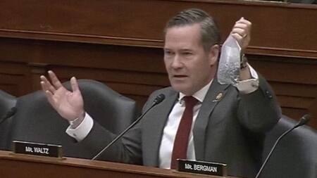 Exposición sobre el gasto militar de Estados Unidos de Mike Waltz en el Congreso. Foto: Captura de video.