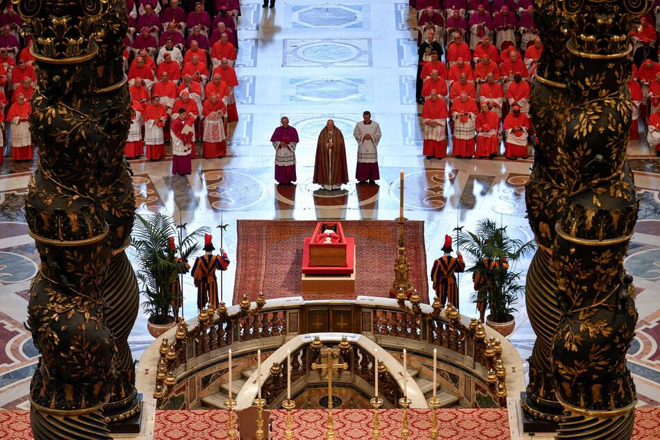 Los rituales funerarios del papa Francisco. Foto: Reuters/Vatican Media.