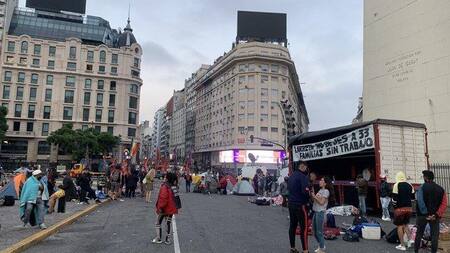 Organizaciones sociales acampan en el Obelisco