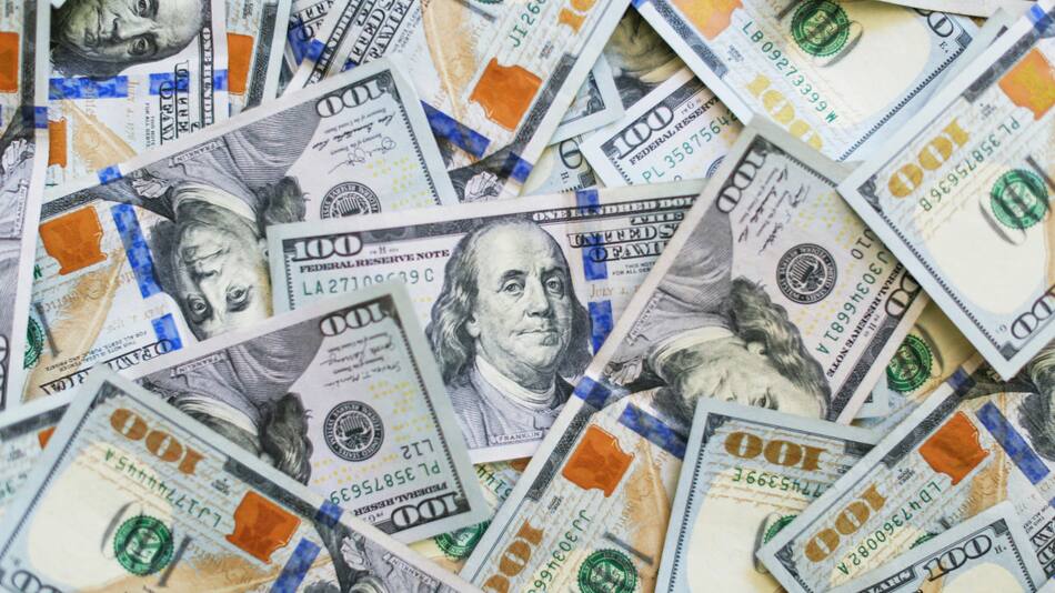 Estados Unidos confirmó la fecha de circulación del nuevo billete de 100 dólares. Foto: Unsplash.