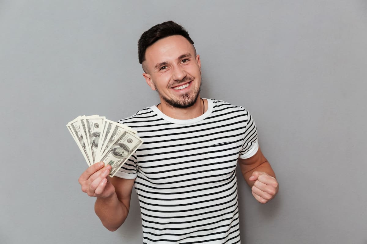 Dinero, horóscopo. Foto: Freepik