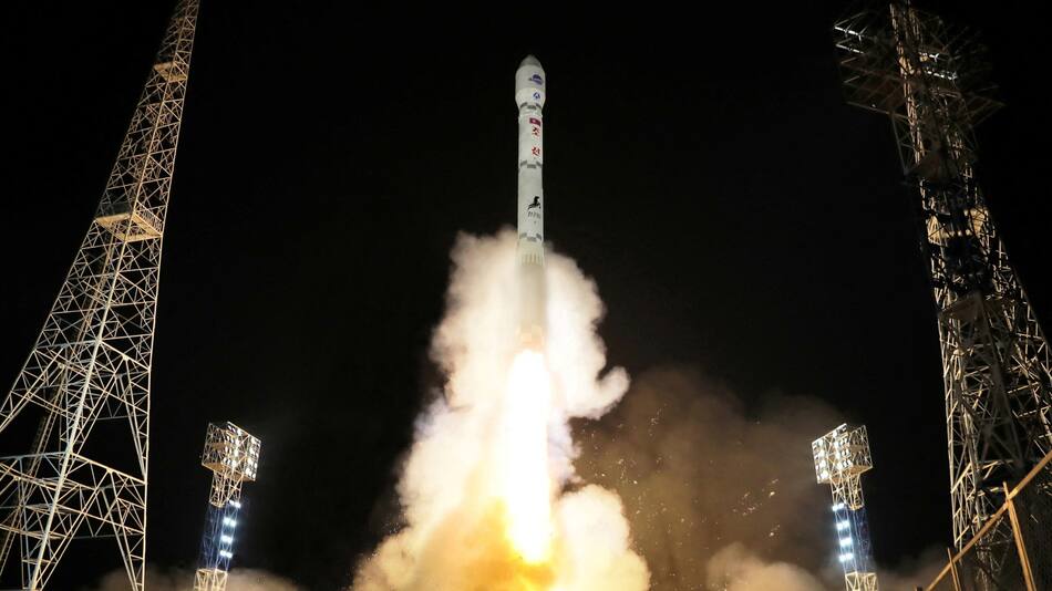El cohete que puso en órbita el satélite espía. Foto: Reuters