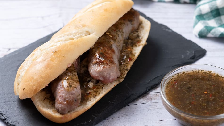El choripán es una de las comidas más emblemáticas de la Argentina.