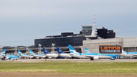 Aerolíneas Argentinas, Radio Latina, polémica por lectura de mensajes