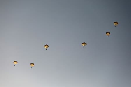 Paquetes de ayuda humanitaria para Gaza. Foto: Reuters.
