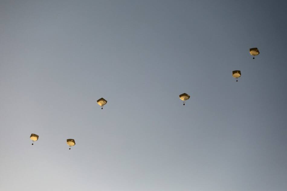Paquetes de ayuda humanitaria para Gaza. Foto: Reuters.