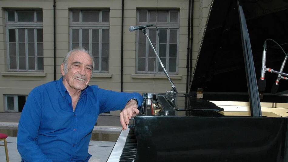 Miguel Ángel Estrella, músico