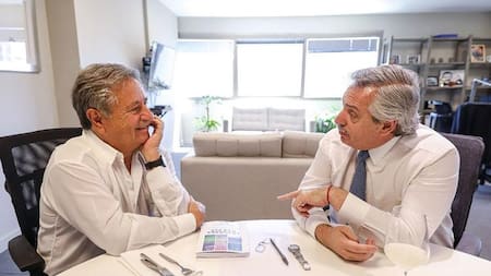 Eduardo Duhalde junto a Alberto Fernández. Foto Twitter.