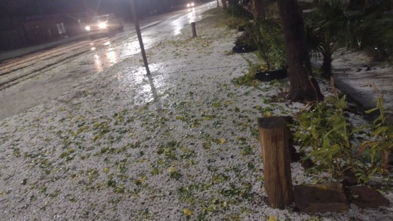 Tormenta de granizo en Mendoza. Foto X @MarceloOrtizTV