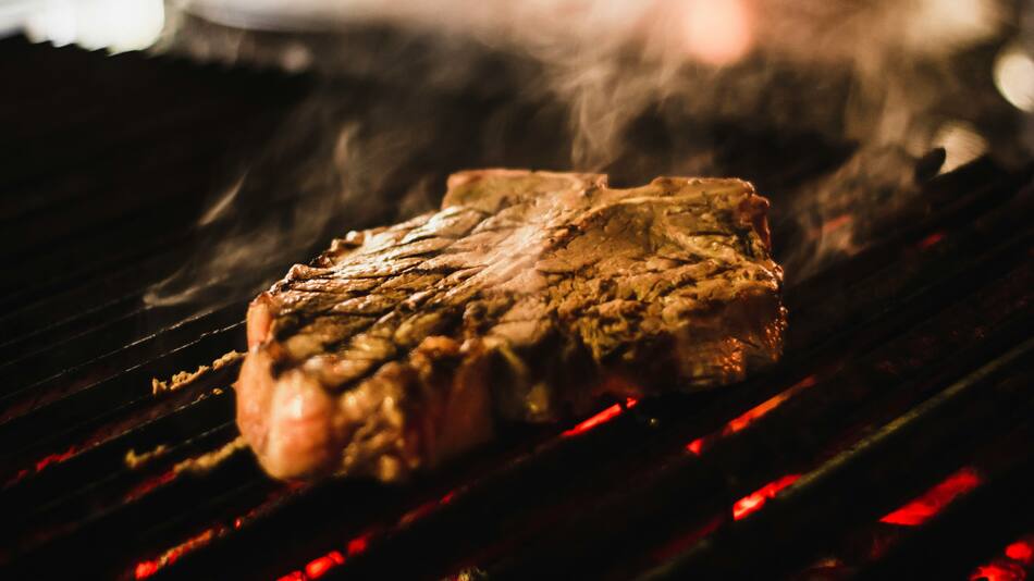 Carne a la parrilla. Foto: Unsplash