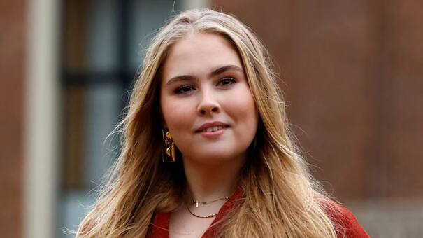 Icónica: la princesa Amalia de Países Bajos sorprendió con su look de graduación