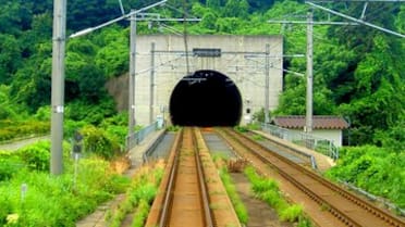 Conecta dos islas estratégicas: en qué país se encuentra el túnel más largo del mundo, una obra maestra de 53 kilómetros