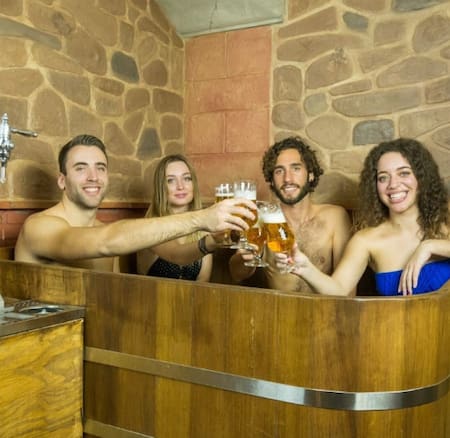 El "Beer Spa Alicante" donde se puede bañarse en cerveza. Foto: X.