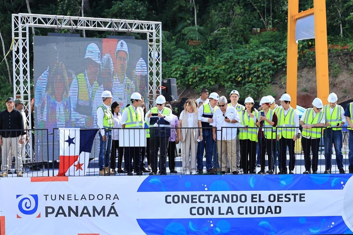 La tuneladora Panamá alcanzó los 65 metros de profundidad y culminó su recorrido en Albrook tras más de dos años. La infraestructura forma parte de la Línea 3 del Metro, que busca transformar la movilidad de miles de pasajeros.