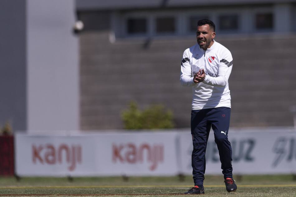 Carlos Tevez; entrenador de Independiente. Foto: X @Independiente.
