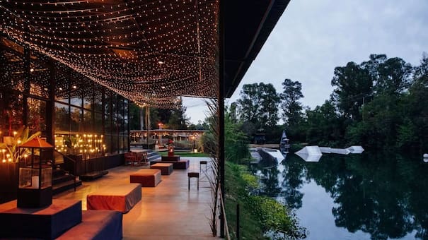 A menos de una hora de CABA: la playa privada con aguas cristalinas que es furor para el verano 2026