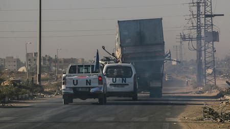 Vehículos de la UNRWA en la Franja de Gaza. Foto: EFE.