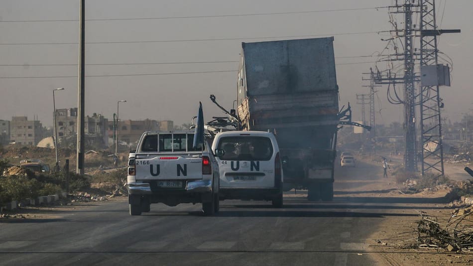 Vehículos de la UNRWA en la Franja de Gaza. Foto: EFE.