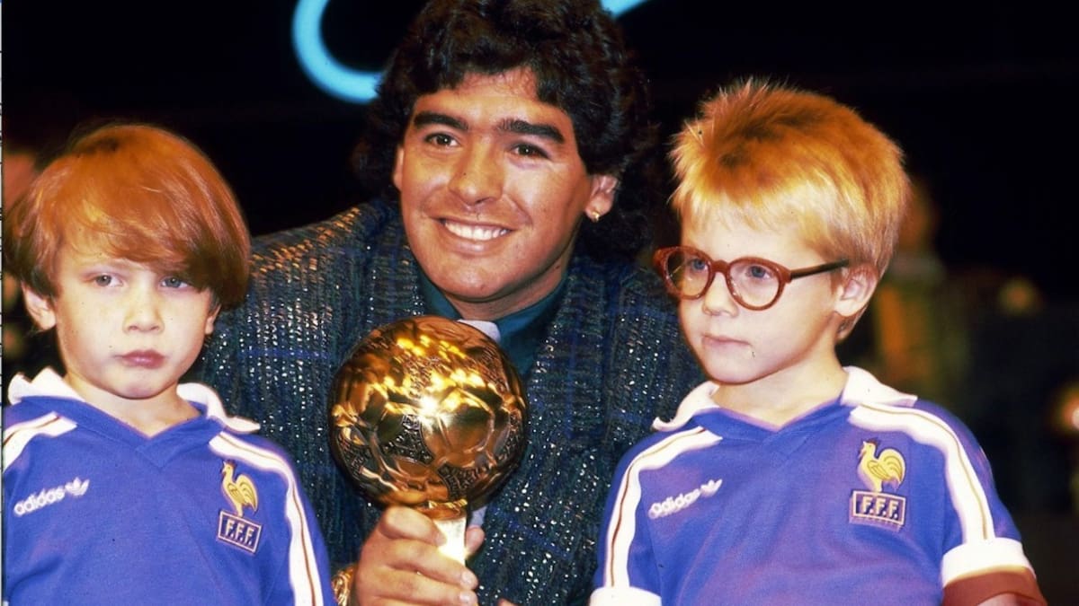 Revés para los herederos: la Justicia francesa habilitó subasta del Balón de Oro de Maradona
