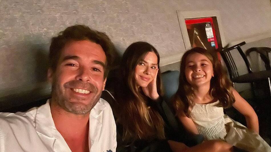 Nicolás Cabré junto a la China Suárez y Rufina. Foto: Instagram.