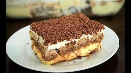 Postre frío con vainillas. Foto: captura YouTube