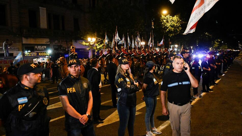 Llegada de Javier Milei al Congreso para las sesiones ordinarias. Foto: Reuters.