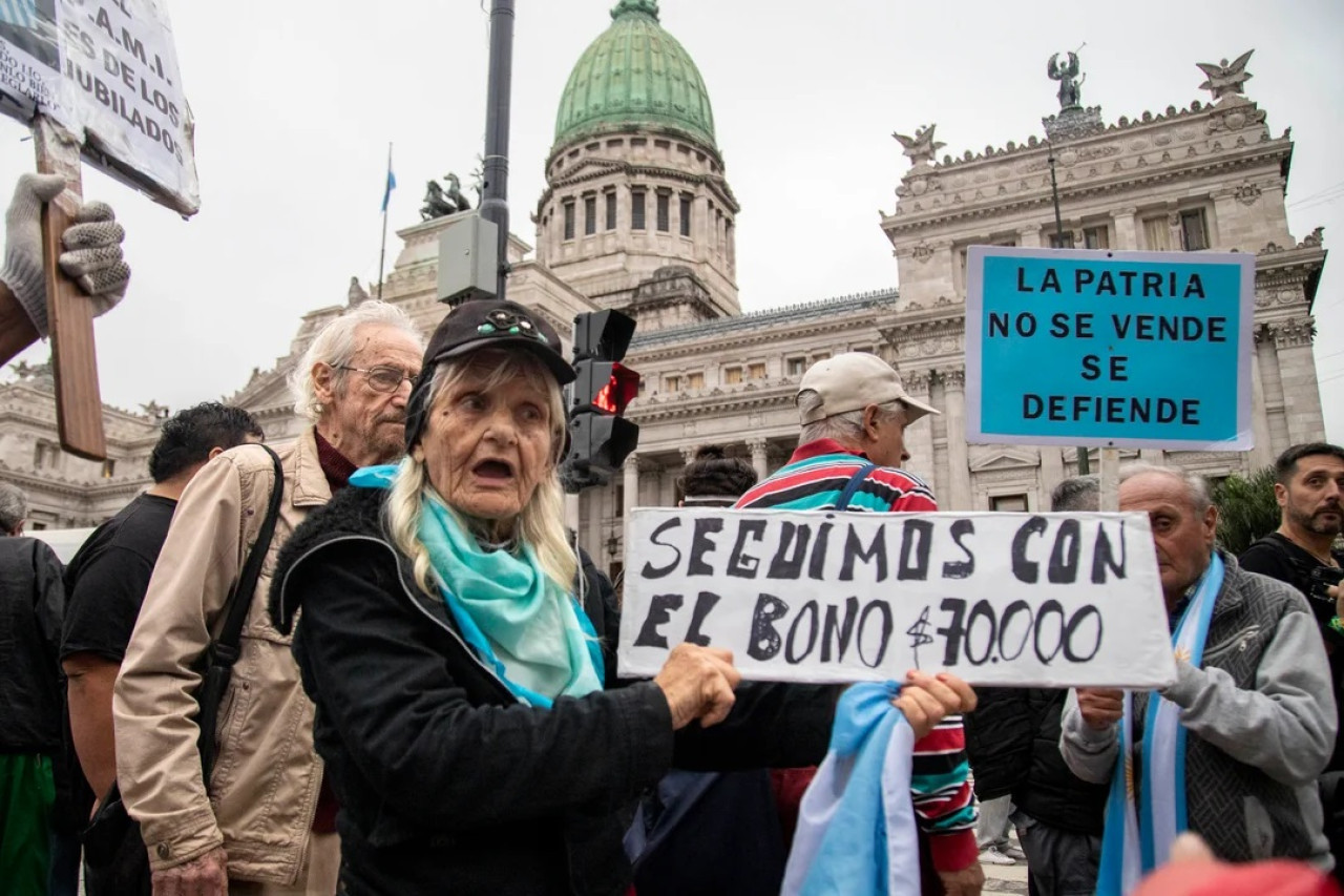 Marcha de jubilados en el Congreso. Foto: NA.