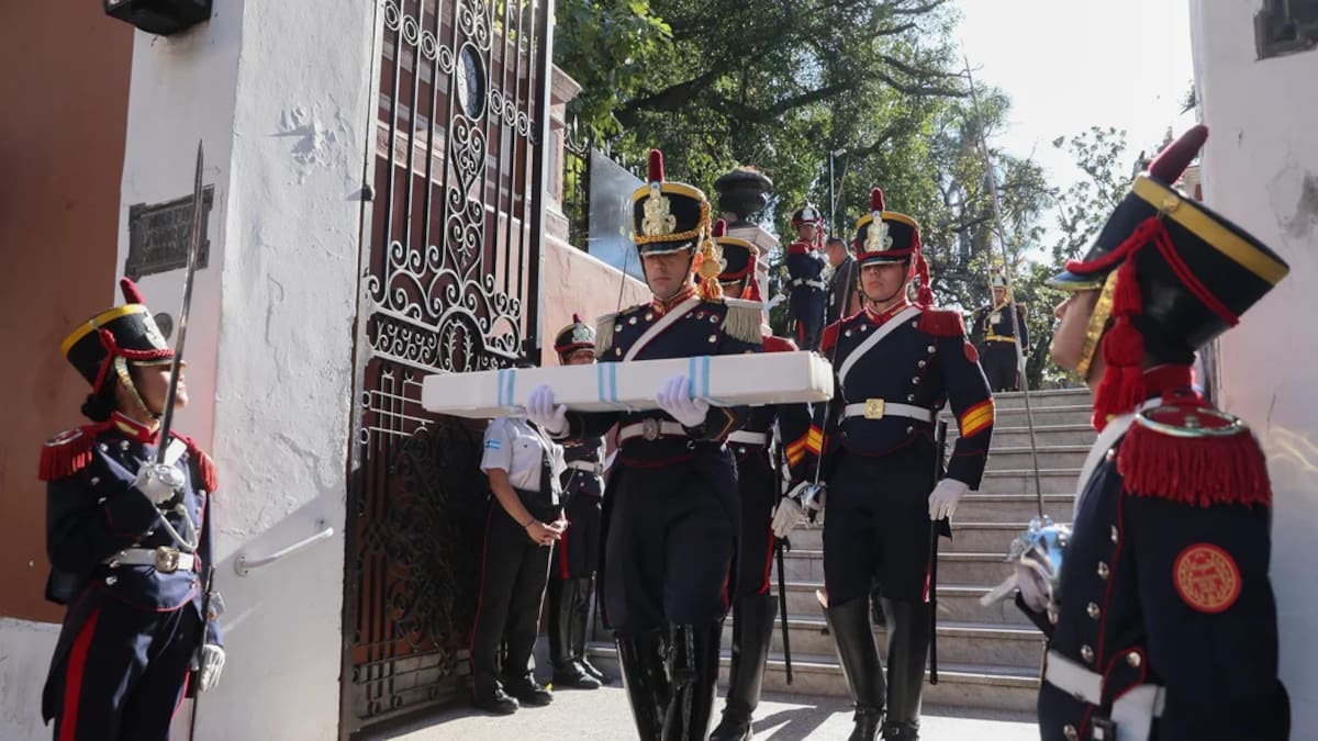 Traslado del sable corvo del General San Martín.
