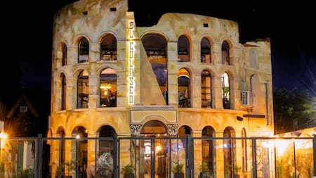 Como en Roma, pero en Buenos Aires: así es el sofisticado restaurante que replica al Coliseo y está a 40 minutos de CABA