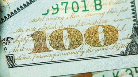 El billete de 100 dólares se renueva: características, circulación y lo que debés saber. Foto: Unsplash.