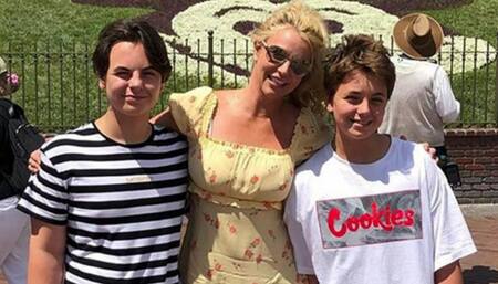 Britney junto a sus hijos. Foto: NA.