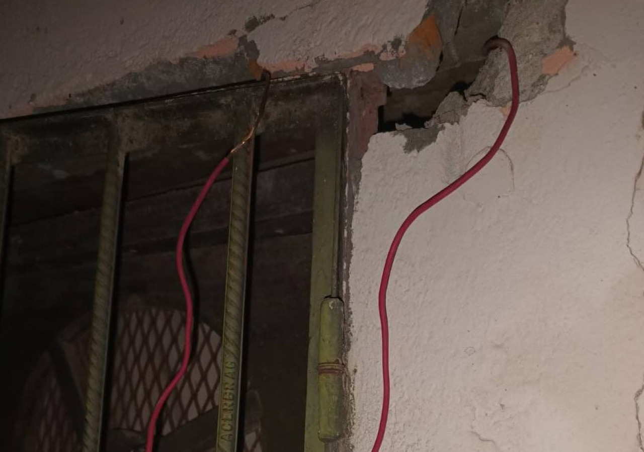 La puerta electrificada que mató a un ladrón en Corrientes. Foto: X @DrHache70.
