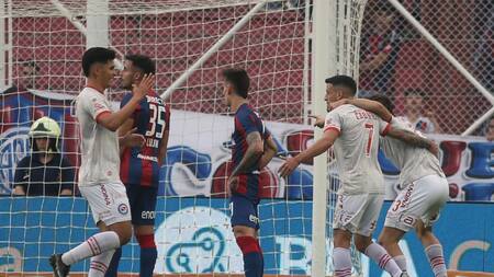 Argentinos Juniors derrotó a San Lorenzo de Almagro. Foto: NA.